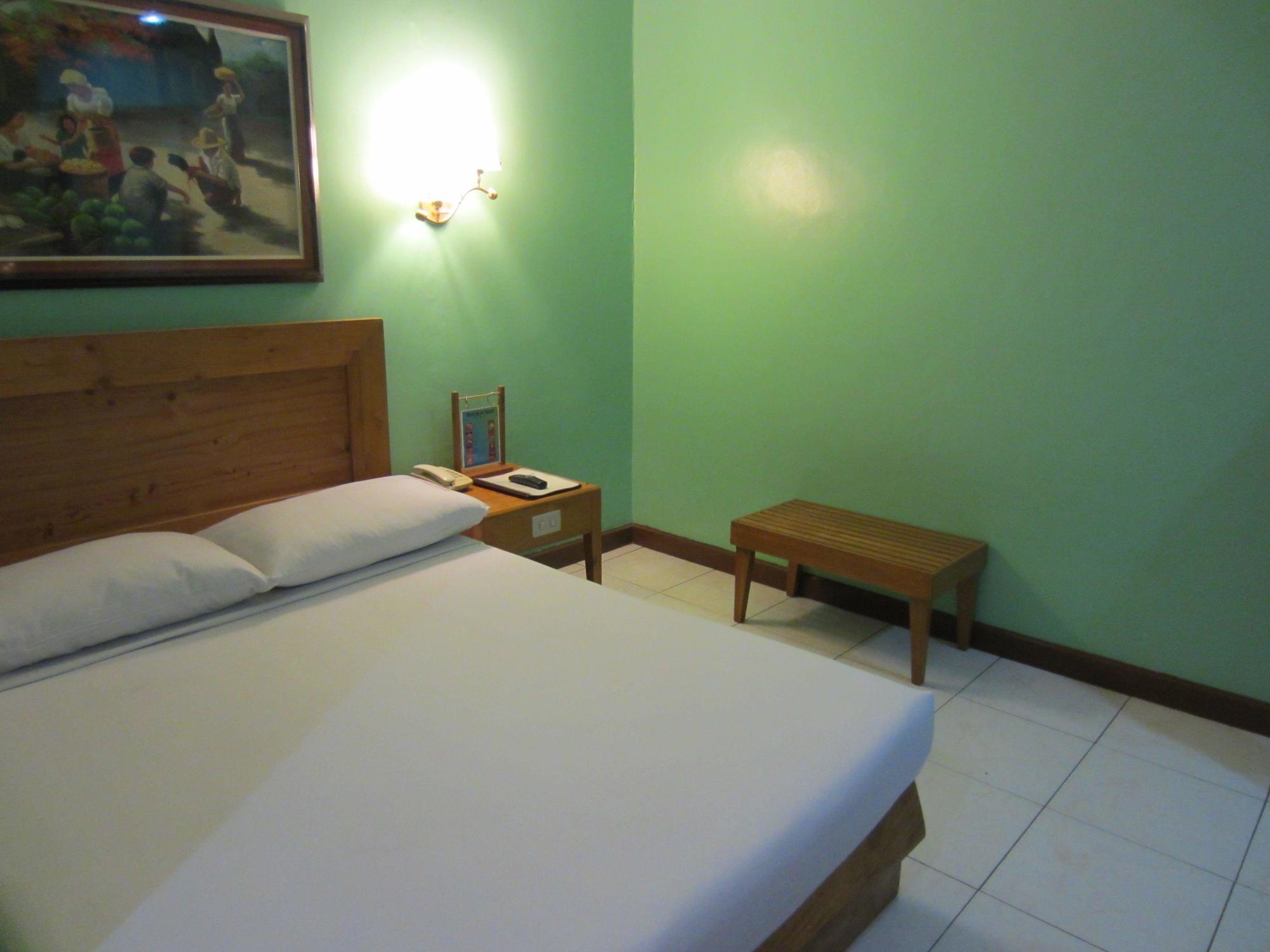 Rosas Garden Hotel Manila Bagian luar foto