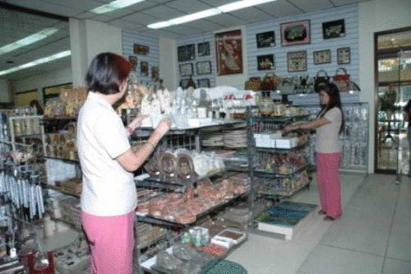 Rosas Garden Hotel Manila Bagian luar foto