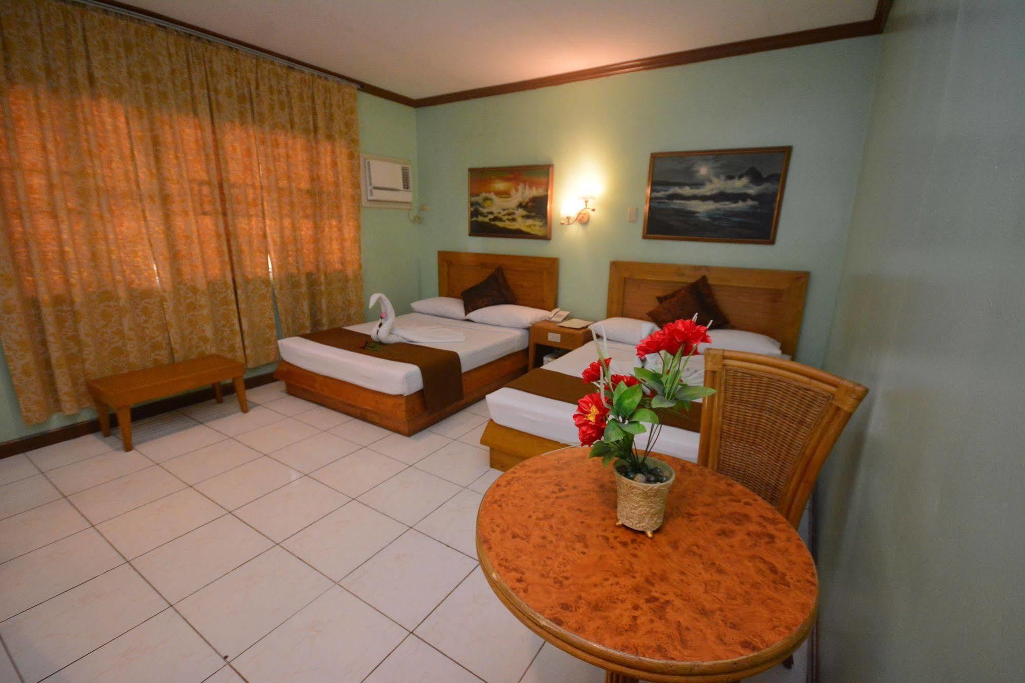 Rosas Garden Hotel Manila Bagian luar foto